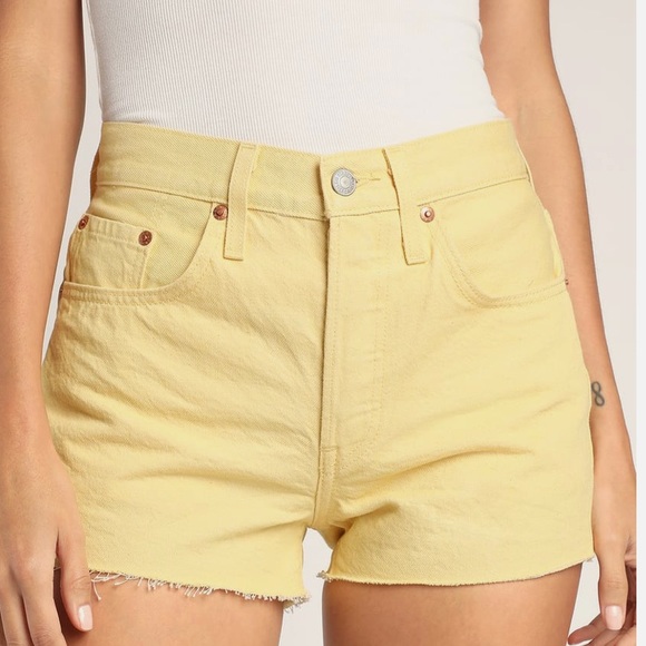 LEVI’S yellow jean shorts. - Picture 2 of 5